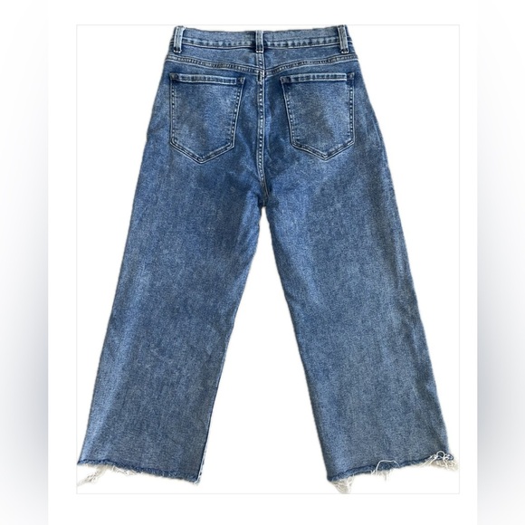 Capri Jeans by Zenana size 28 Hallen Raw Hem Cropped - Picture 2 of 7
